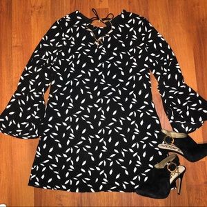 🌟3/30 ~ Feather Print Bell Sleeve Dress - Annie 50 (black & white)